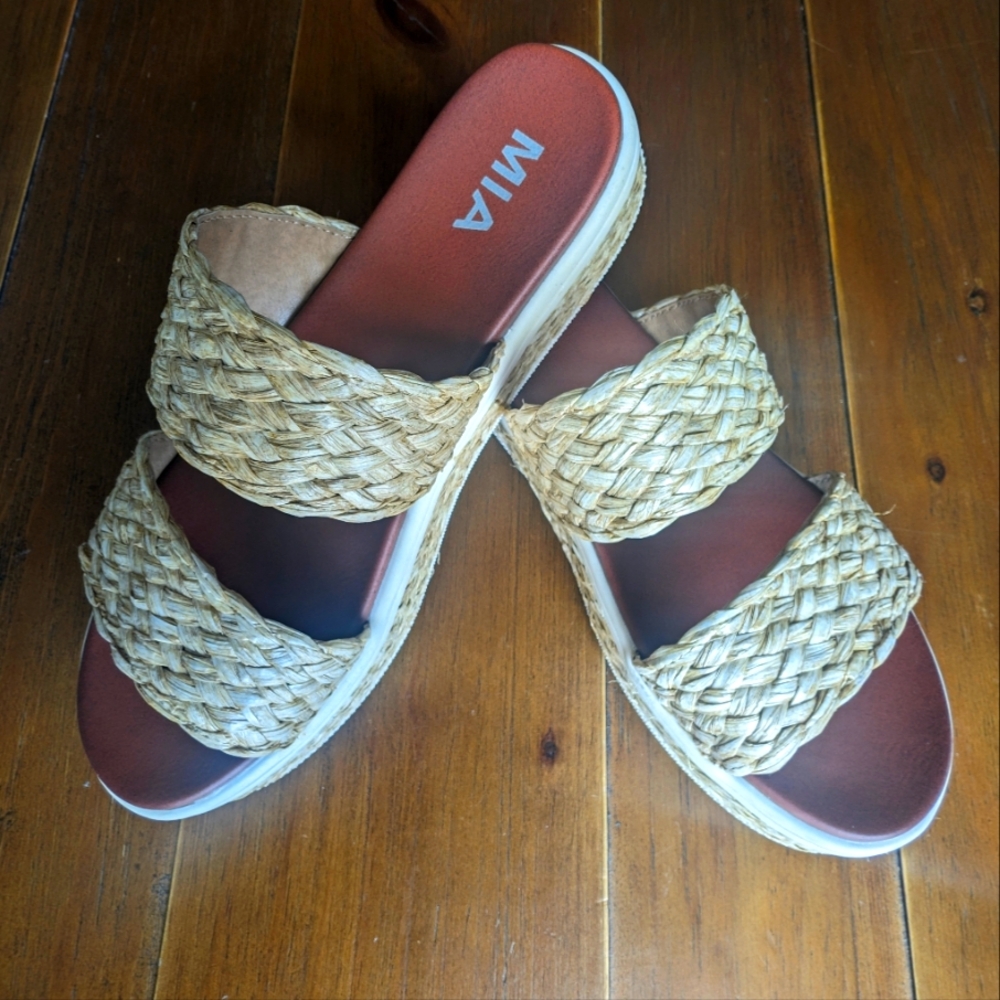 Mia Double Strap Straw Low Platform Sandal Size 9